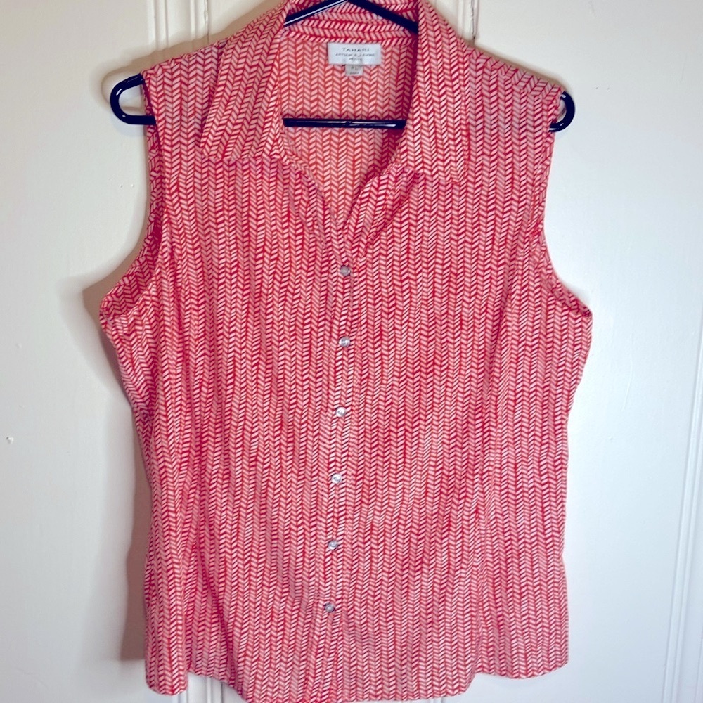 Tahari Arthur S Levine Sleeveless Collared Button Up Chevron Top Red/White - LP